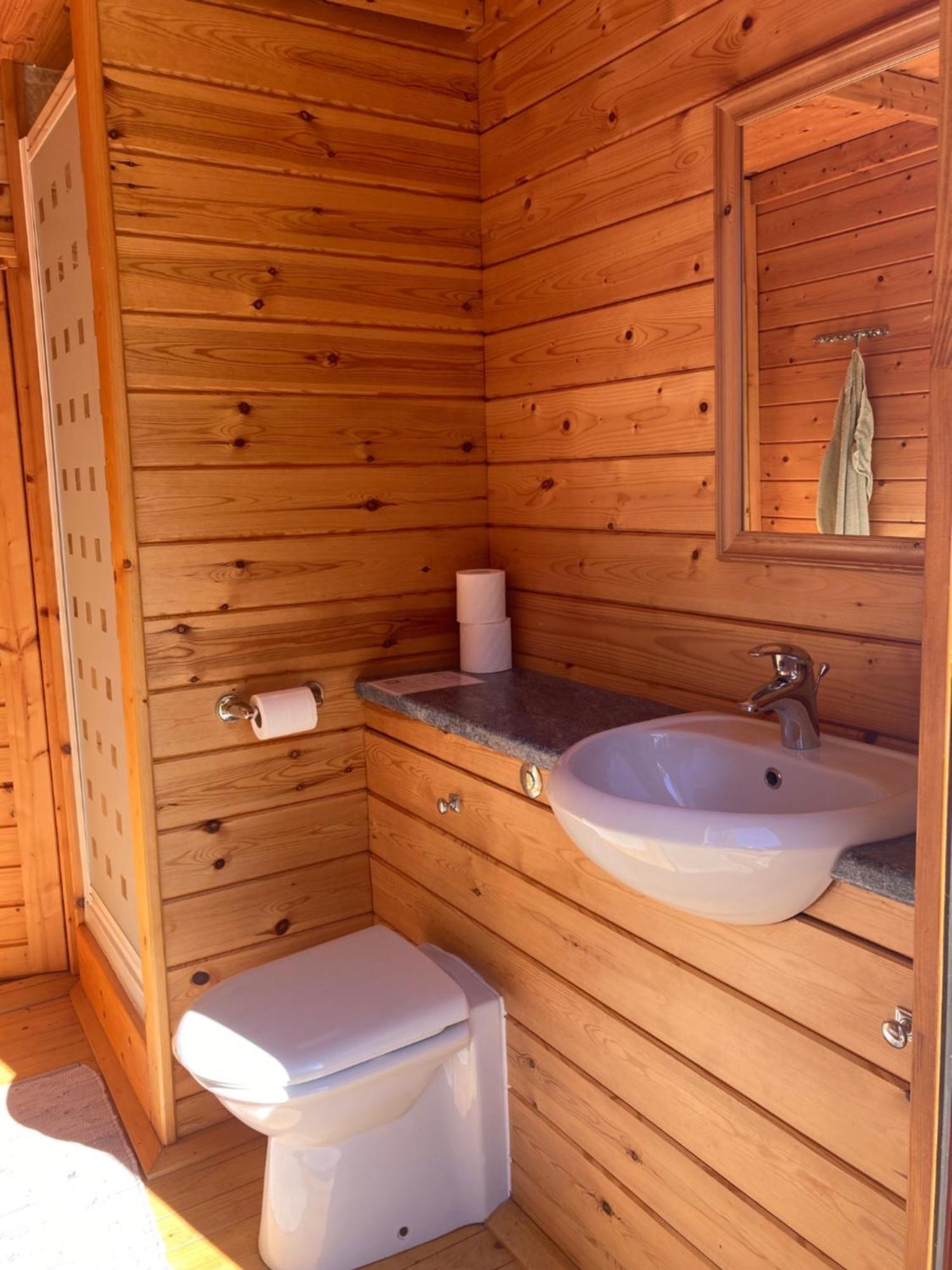 Exclusive 2 Bedroom Apartment With Summer House And Hot Tub Daventry Exterior foto